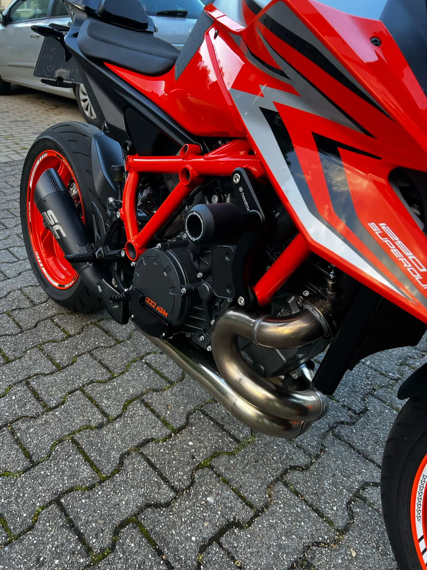 KTM 1290 Super Duke R Sturzpad CNC Detail