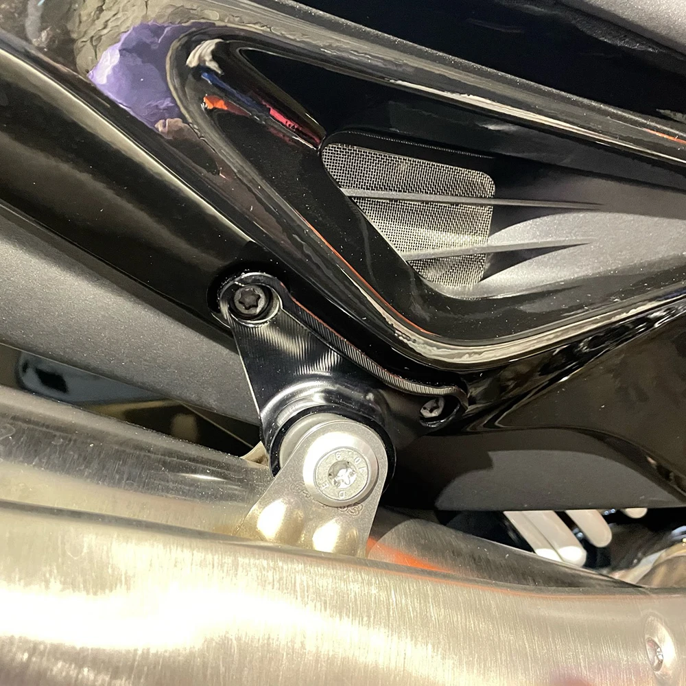 KTM 790 890 Duke Auspuffhalterung CNC Aluminium