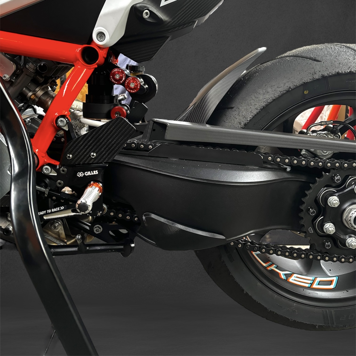 KTM 1290 Schwingenschutz Passform in OEM-Mulde