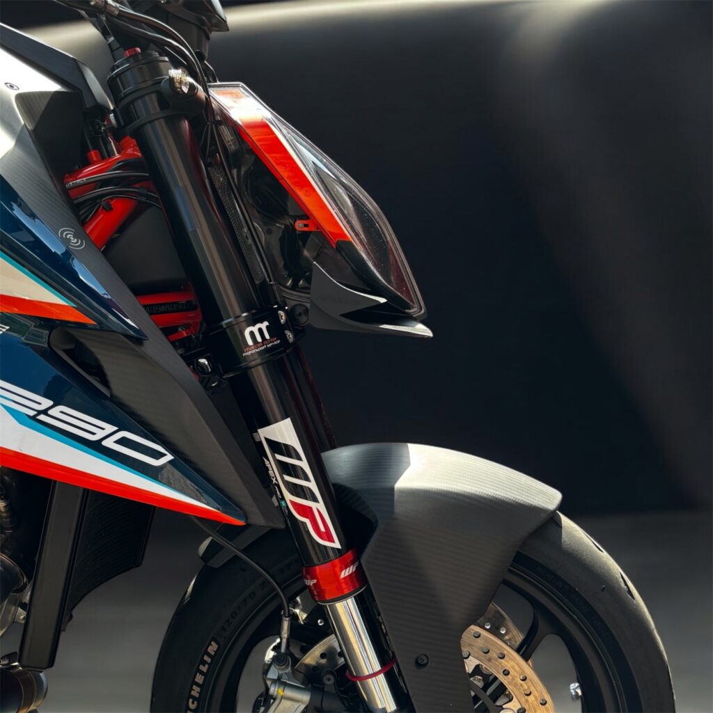 GP-Flügel für KTM 1290 Super Duke R montiert